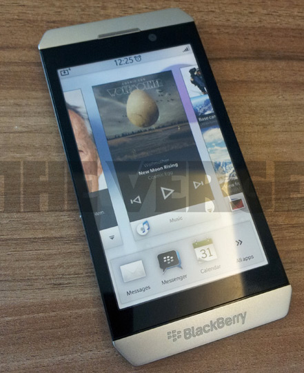 BlackBerry London con BB OS 10