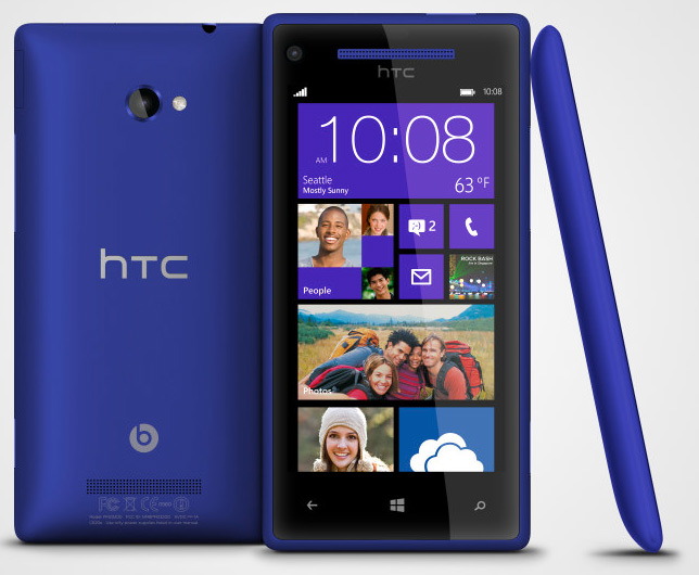 HTC 8X con Windows Phone 8 pantalla HD Azul California