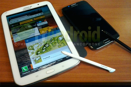 Samsung  Galaxy Note 8.0 y su S-Pen y el Galaxy Note II en foto