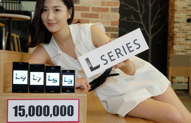 LG Optimus L Series vende 15 millones de unidades, modelo muestra el anuncio