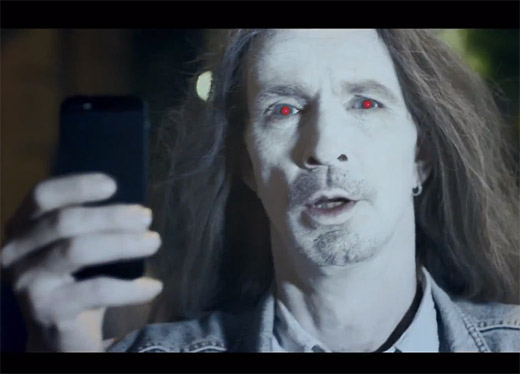 Video  Lumia 925 muestra a usuarios del iPhone como Zombies