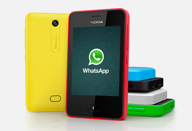 Nokia Asha 501 con WhatsApp en actualización