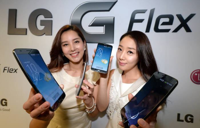 LG G Flex mostrado en Corea por modelos