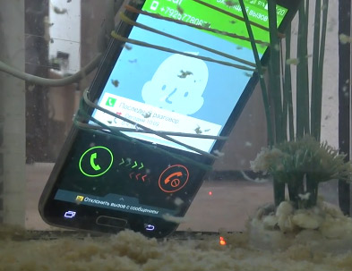  Video Samsung Galaxy S5 sumergido en agua sucia