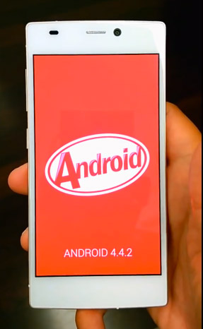 Blu Vivo IV con Android 4.4 KitKat 