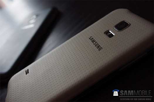 Samsung Galaxy S5 mini color blanco trasera