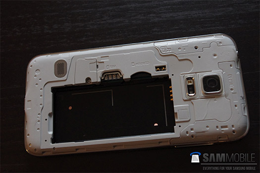 Samsung Galaxy S5 Mini parte trasera sin cubierta