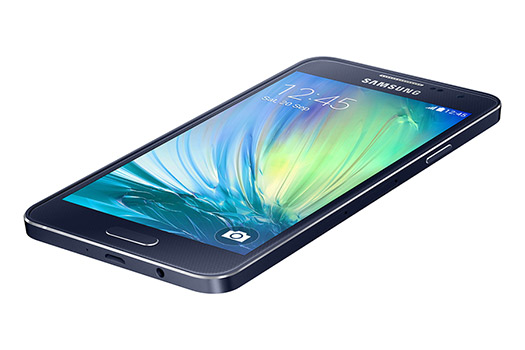 Samsung Galaxy A3 color azul frente pantalla recostado 2