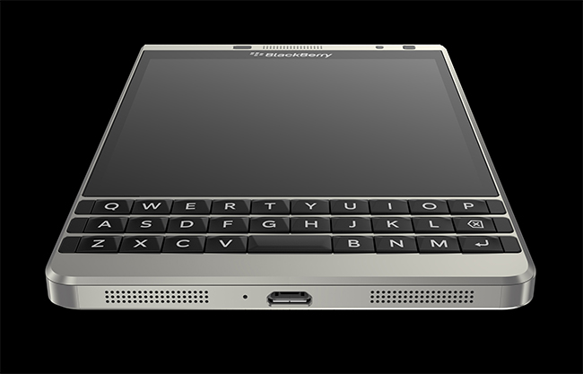 BlackBerry Passport Silver Edition desde abajo