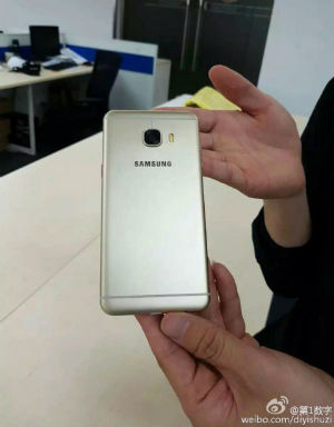 Samsung Galaxy C5 vista posterior