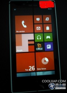 Nokia Lumia 820 con Windows Phone 8