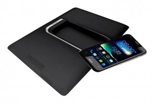 Asus PadFone 2 con su PadFone Station