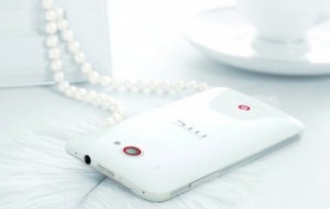 HTC Deluxe DLX color blanco cámara