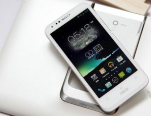 Asus Padfone 2 en color blanco