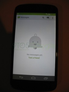 Imágenes de Android 4.4 KitKat en Nexus 4 mensajes app