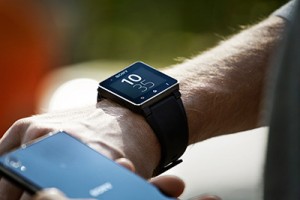 Sony Xperia Z1 official con smartwatch 2