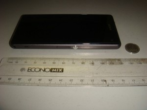 Sony Xperia Z1S D5503 pantalla medido regla