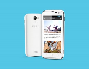 Blu Advance 4.5 en México color blanco pantalla y cámara trasera