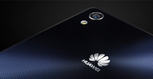 Huawei Ascend P7 color negro detalle cámara trasera con Flash LED