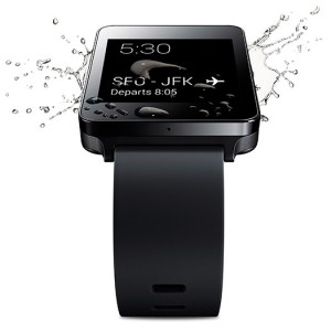 LG G Watch color Negro soportando agua