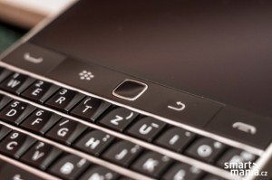 El BlackBerry Classic pantalla y reclado detalle