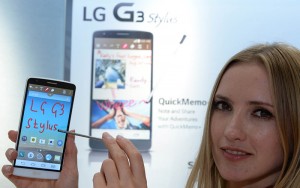 LG G3 Stylus mostrado por modelo con Stylus