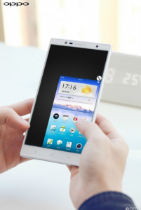 Oppo U3 en mano