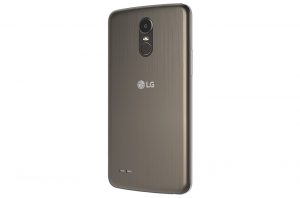 LG Stylus 3 en México posterior con sensor de huellas digitales de perfil