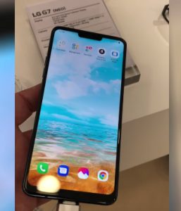 LG G7 Neo con pantalla con notch tipo iPhone X