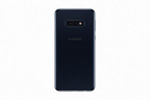 Samsung Galaxy S10e color negro posterior